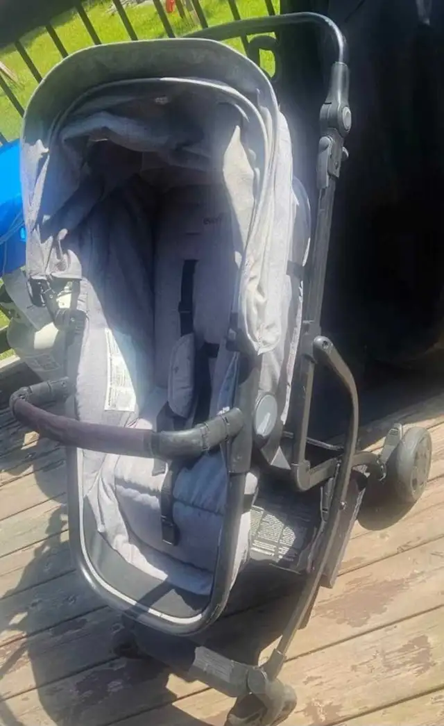baby car seat in Clothing - 9-12 Months in Edmonton - Image 5