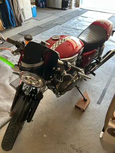 Old school cafe racer, 900, custom wrap on fenders, clip on bars, rear set pegs, led lighting, low k...