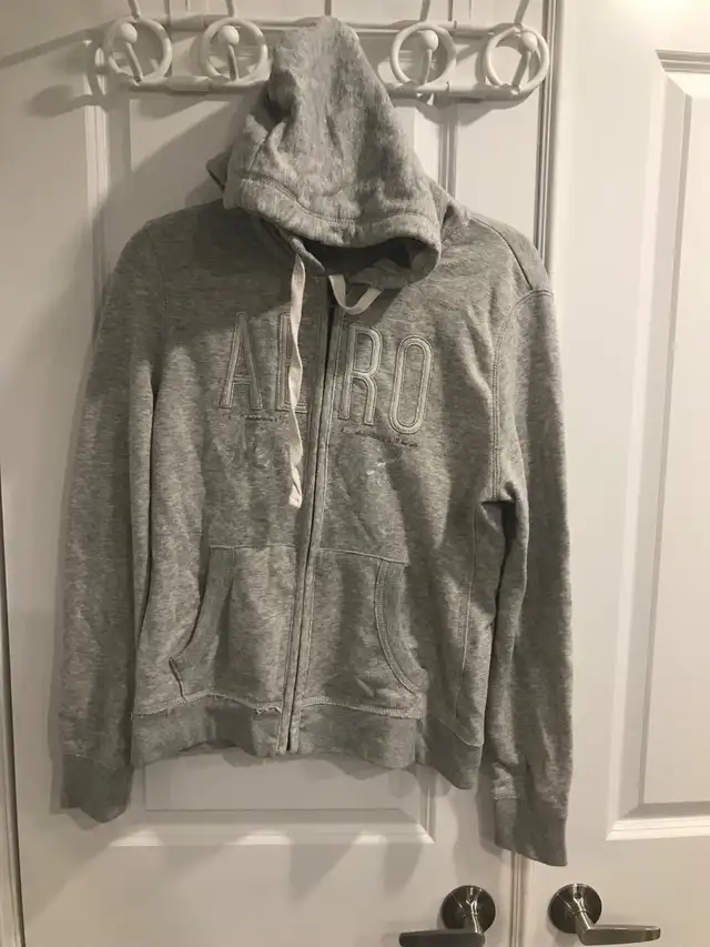 women/teen hoodies/sweater/tops in Women's - Tops & Outerwear in Ottawa - Image 4