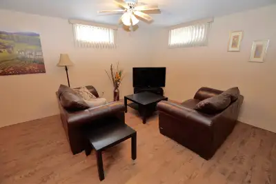 Fully furnished 2 bedroom, 1 bathroom suite available for rent in Drayton Valley available September...