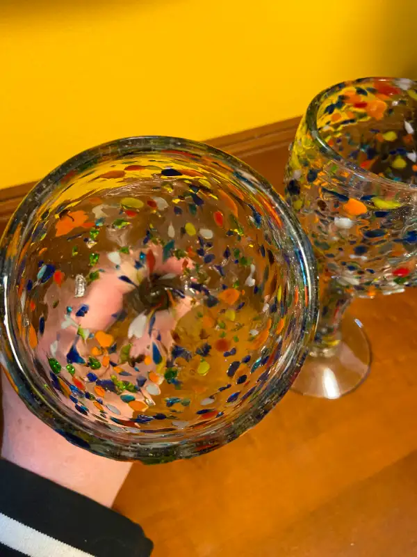 Pair of Handblown Mexican Glass Pebbled Confetti Wine Glasses in Arts & Collectibles in Oshawa / Durham Region - Image 8