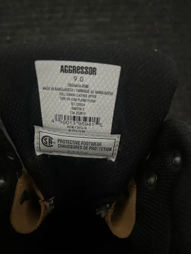 Steel toed boots in Men's Shoes in Stratford - Image 4