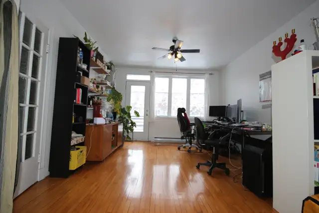 Beau 4 1/2 métro PIE-IX à une minute à pied.