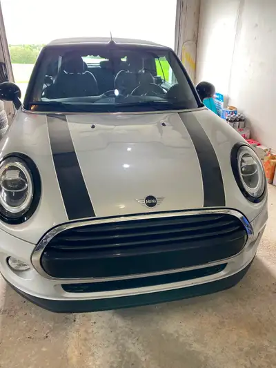 Mini Cooper convertible 2019 , bandes décoratives , transmission manuelle 6 vitesses , intérieur en...