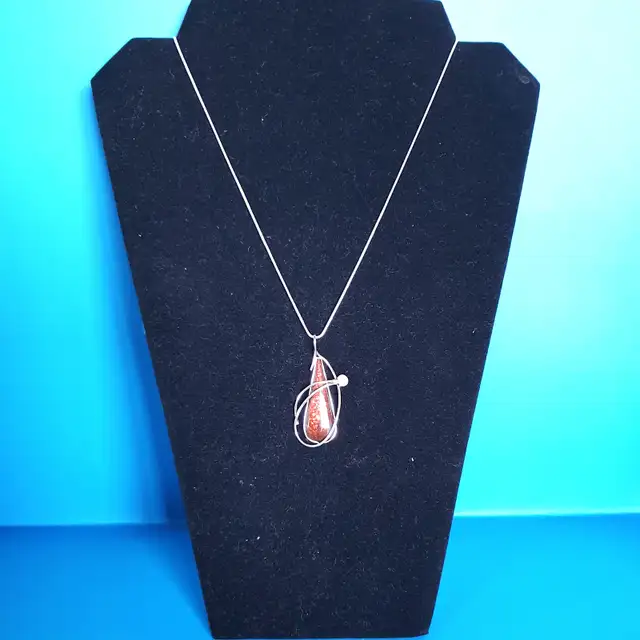 2’’ Elegant Vintage Sterling Silver Red Ammolite & Pearl Pendant in Jewellery & Watches in Calgary - Image 8