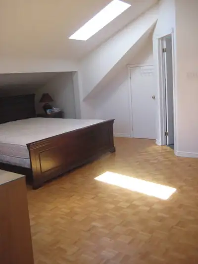 *NEW* 6 BEDROOM HOME LOCATED STEPS AWAY FROM THE CANAL- THIS RENOVATED HOME CONSISTS OF HARDWOOD FLO...