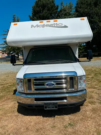 2014 MAJESTIC 28A FORD E450 6.8L V10 Walk around bed, Deluxe cab, Power windows, Locks,Mirrors,Solar...
