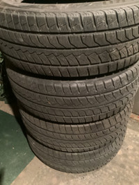 4 pneus d’hiver 215/60 r17 farroad frd 79 . 200$