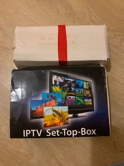 Deux récepteurs IPTV fonctionnels à donner avec  chargeurs., View more