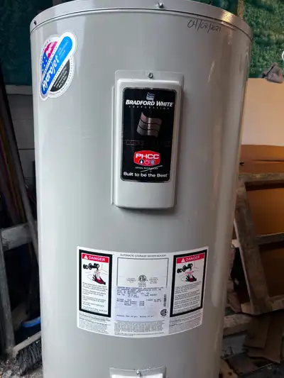 Chauffe-eau Bradford White 60 gallons – 2021 Chauffe-eau qui était secondaire électrique Bradford Wh...
