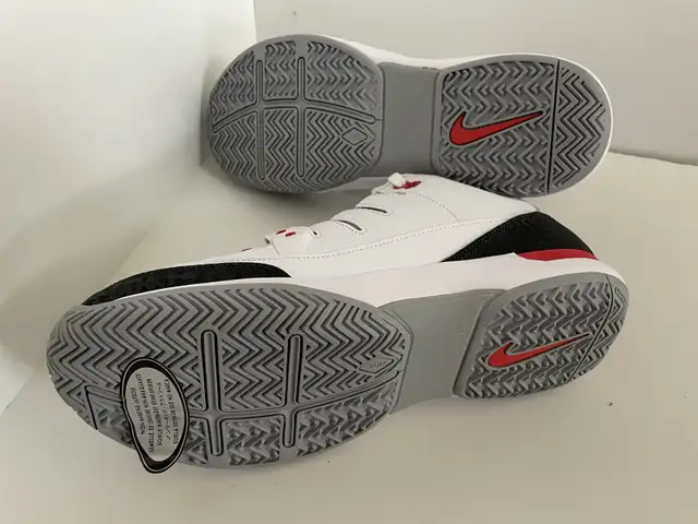 Jordan 3 Nike Zoom Vapor Roger Federer Fire Red 2017 (Men) in Men's Shoes in City of Toronto - Image 5