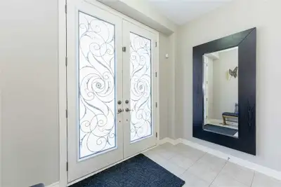 Beautiful and spacious 3-bedroom, 2.5-bathroom house available for lease in a highly convenient Nort...