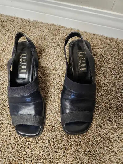 Women's shoes, View more