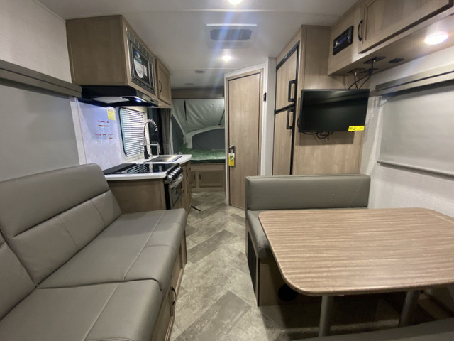 2023 Forest River Solaire 147h Hybrid Travel Trailer in Travel Trailers & Campers in Edmonton - Image 4