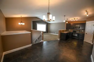3 bed 2 bath Upper Unit