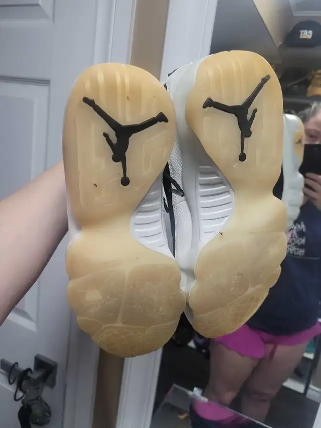 Original Jordan 9 Retro City of Flight 2018 size 9 in Men's Shoes in Kitchener / Waterloo - Image 4