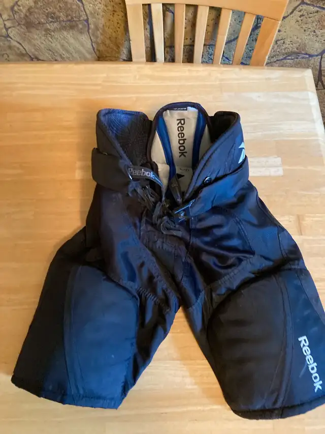 Hockey Stick and Equipment  in Hockey in Winnipeg - Image 6