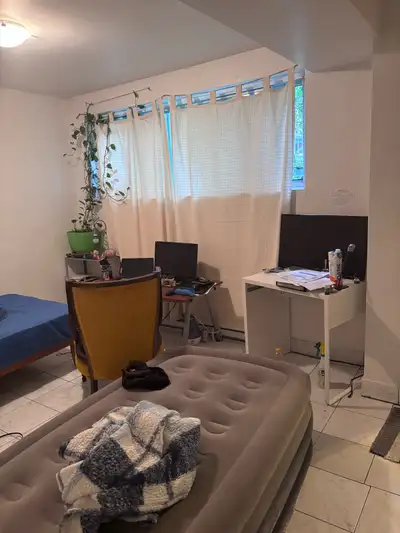 Bachelor unit in basement available for rent . 2 minutes walk from metro plamondon, orange line . be...