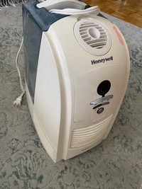 Humidifier/ humidificateur Honeywell 