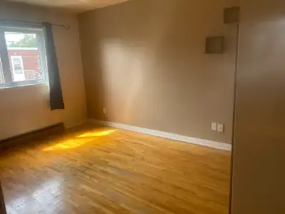 4 1/2 apartment is available for rent in LaSalle