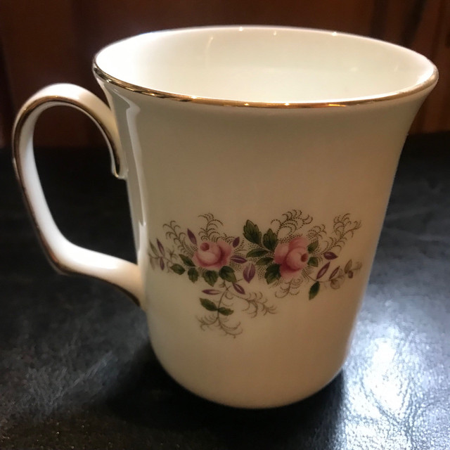 Royal Albert England Bone China Lavender Rose Bristol Shape Mug in Other in Oshawa / Durham Region - Image 2