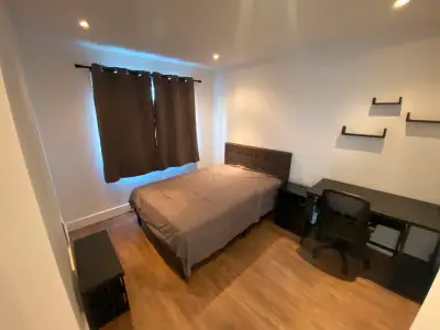 Chambre à louer au 2ieme étage pour 1 personne seulement , pour travailleur ou étudiant. DISPO 1 SEP...