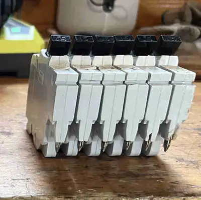 Disjoncteurs, View more