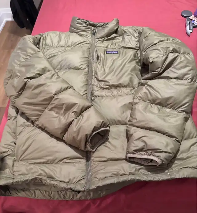 Patagonia Down Jacket - Large in Men's in Mississauga / Peel Region - Image 2