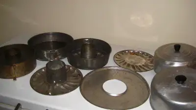 ASSORTMENT OF VINTAGE BAKING CONTAINERS ETC., View more