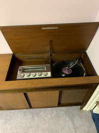 Vintage Vinyl Record Player with Radio