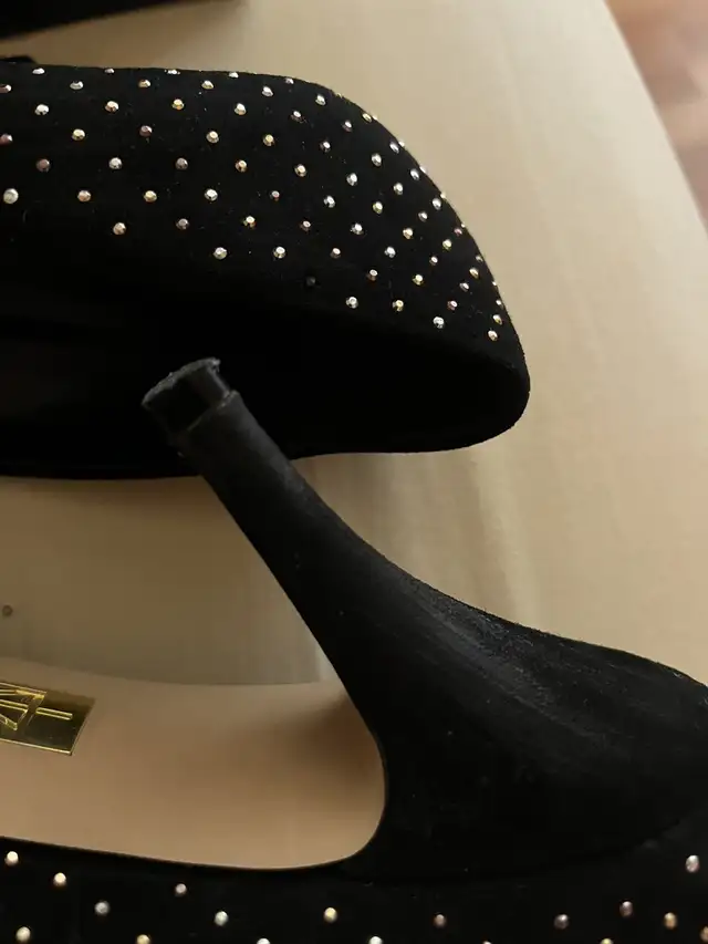 Women shoes in Women's - Shoes in City of Montréal - Image 7