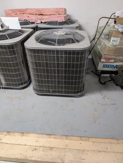Unité d’air climatisé de 5 tonne on fonctionne seulement 3 heure 10 unités de disponible Faite moi u...