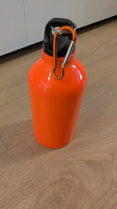 2 BOUTEILLES ISOTHERMES + 2 BOUTEILLES/GOURDES + 2 TASSES, View more