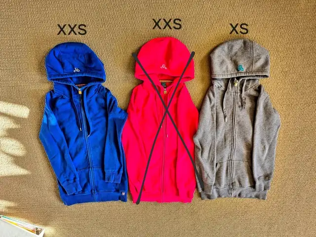 Aritzia Tna Women Size XXS/XS Oversized Zip Hoodie, GUC in Women's - Tops & Outerwear in Edmonton - Image 2