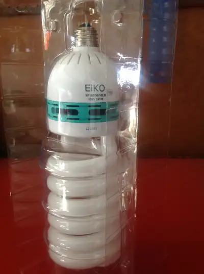 1 new CFL 105 watt bulb & 5 used cfl 105 watt bulbs $10.00