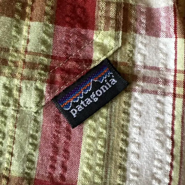 Patagonia Shirt Sleeve Seersucker Shirt - XL in Men's in Calgary - Image 4