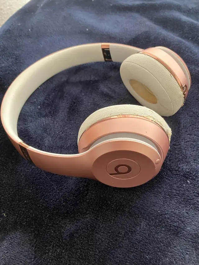 Beats Solo 3 wireless headphones  in Headphones in Mississauga / Peel Region - Image 2