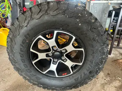 Wheels and tires off a 2023 Rubicon. Full set of all 5 are in brand new condition. Tires are 285/70/...