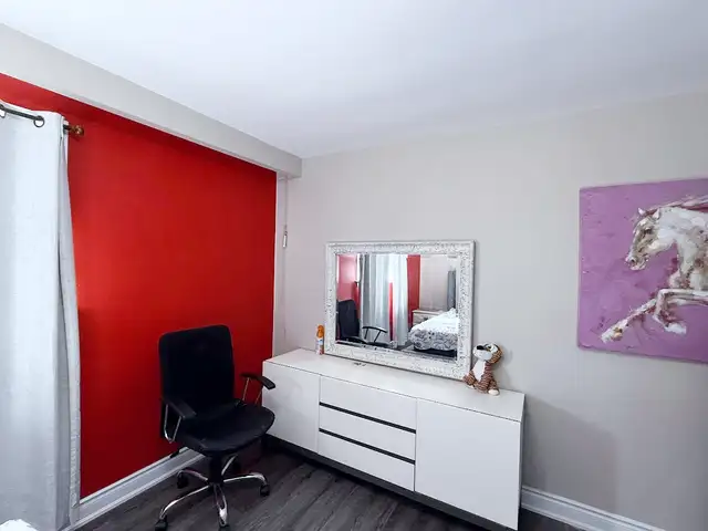 Master bedroom to share on main floor for girl only in Malton63826905164163122