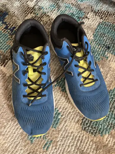 Sport shoes New Balance size 6 youth, View more
