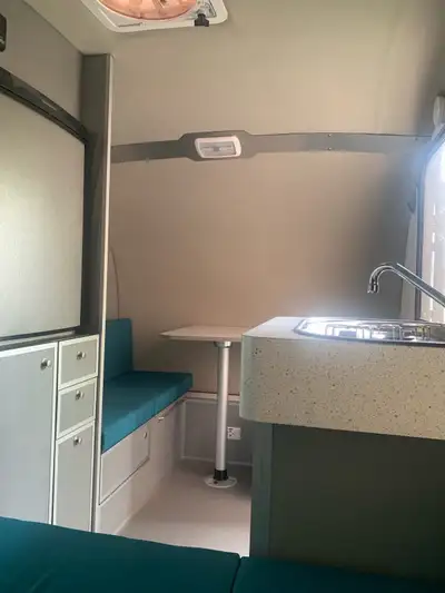 Roulotte fabriqué au Québec , pneus neuf , batterie et bonbonne propane inclus , cirage fait en auto...
