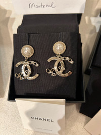 Chanel earrings/ boucles d’oreilles Chanel 