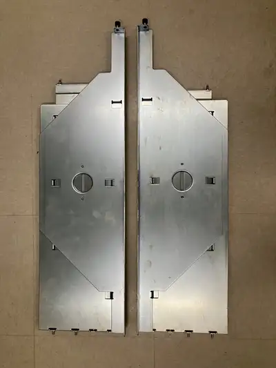 Set of unbranded heavy duty 4U rails in good condition.