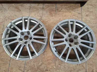 Jante Enkei d’origine 18 pouces pour une 2011 Subaru STI couleur argent ayant servi moins de deux an...