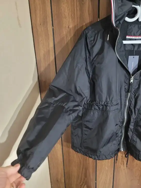 Tommy Hilfiger Jacket in Women's - Tops & Outerwear in Oshawa / Durham Region - Image 3