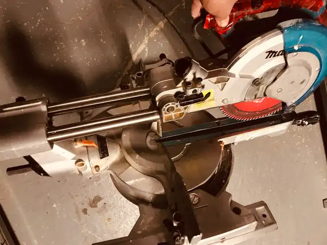 MAKITA 10-inch (13.1-Amp) Sliding Compound Mitre Saw $100 in Power Tools in City of Toronto - Image 5