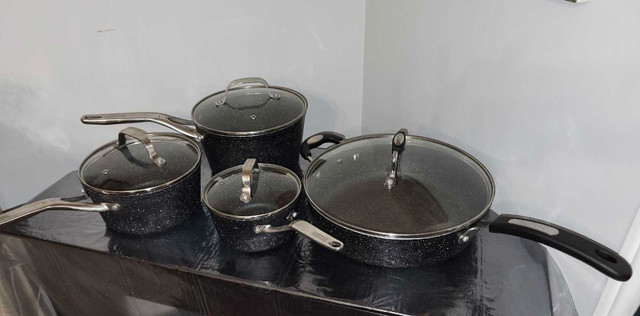 pots and pans in Kitchen & Dining Wares in Sarnia - Image 4