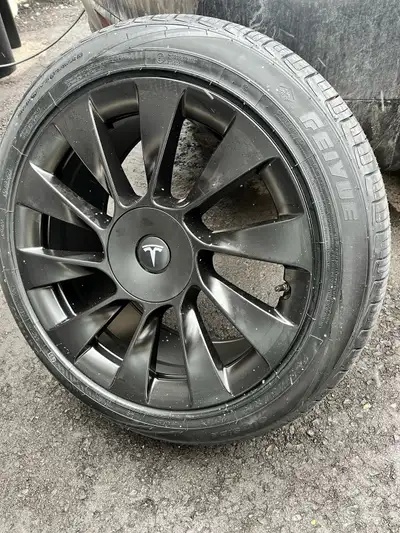 Selling a set of brand new 19-inch Tesla Model Y Induction wheels paired with all-season tires, perf...