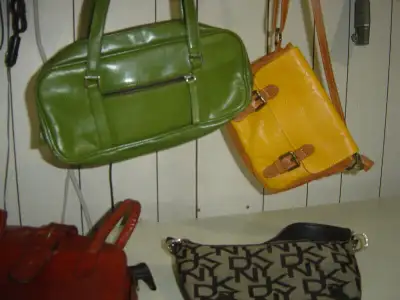 divers sacs a mains certain en cuir, View more