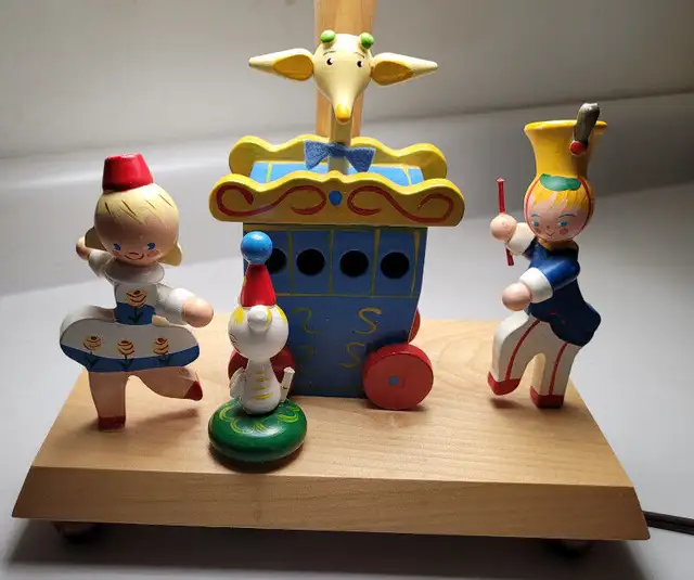 Vintage Wood Circus Figures Wind-up Musical Nursery Lamp in Arts & Collectibles in Oshawa / Durham Region - Image 10